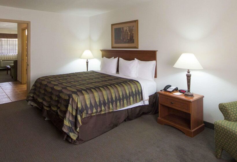 Отель Quality Inn & Suites