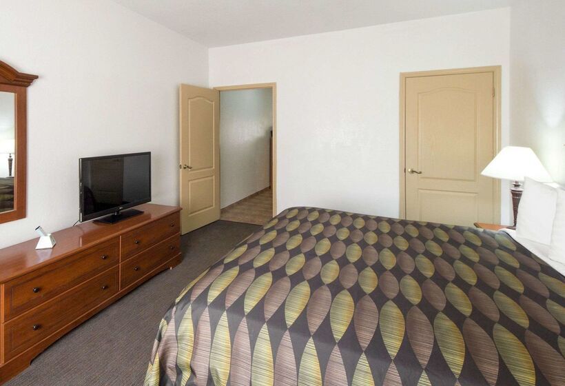 Отель Quality Inn & Suites