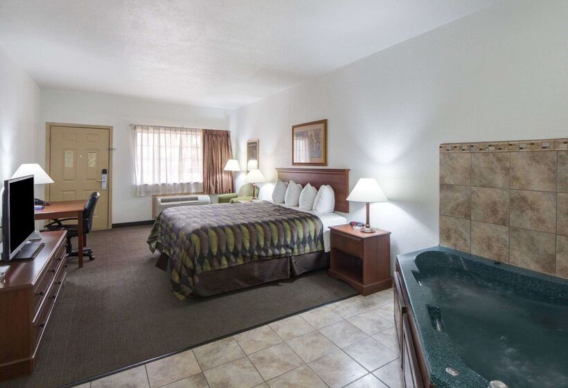 Отель Quality Inn & Suites