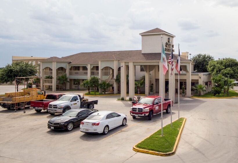 Отель Quality Inn & Suites