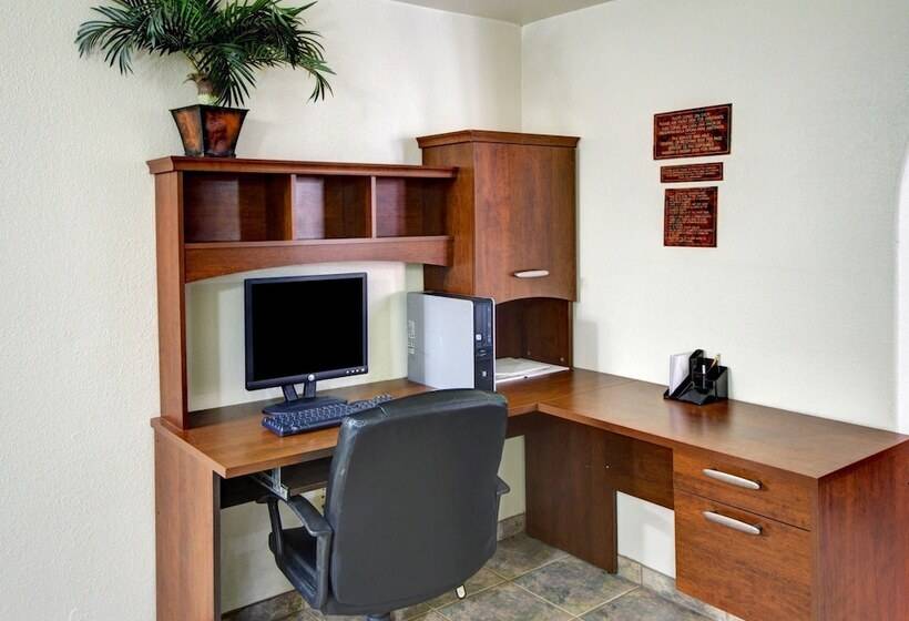 Отель Quality Inn & Suites