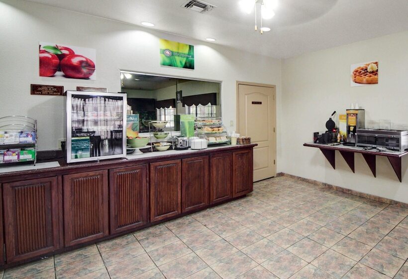Отель Quality Inn & Suites