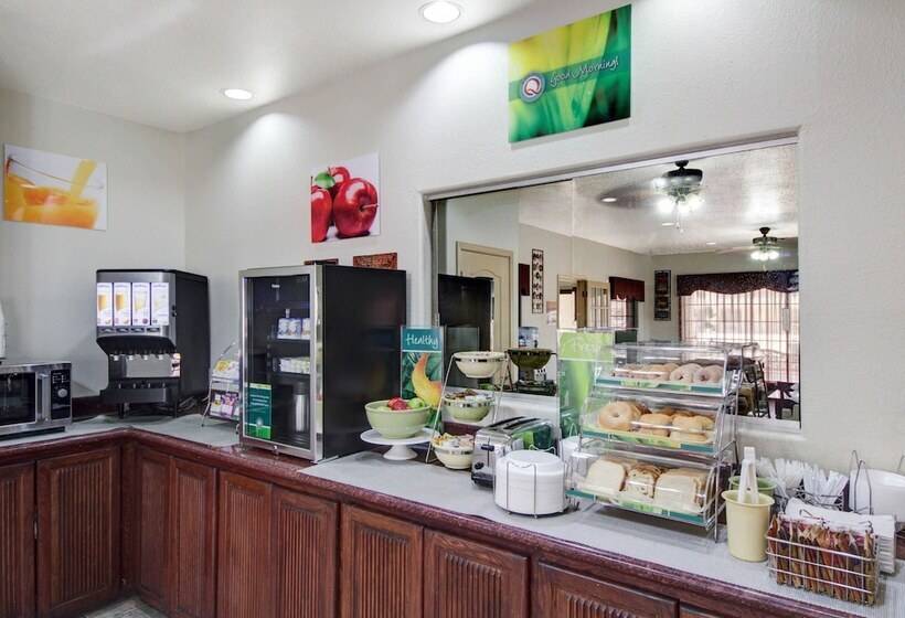 Отель Quality Inn & Suites