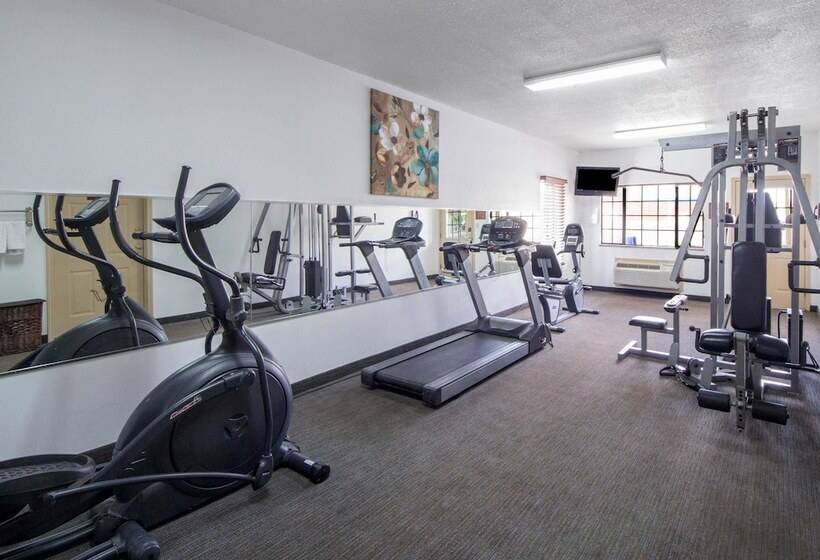 Отель Quality Inn & Suites