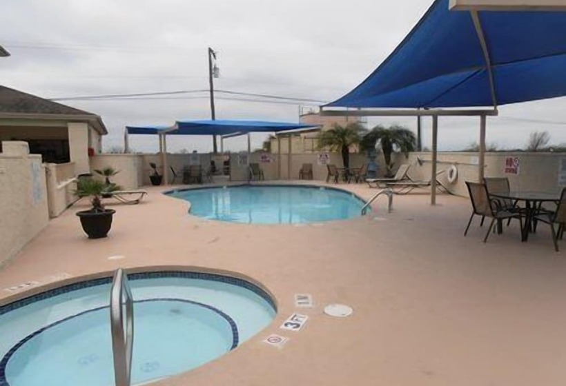 Отель Quality Inn & Suites