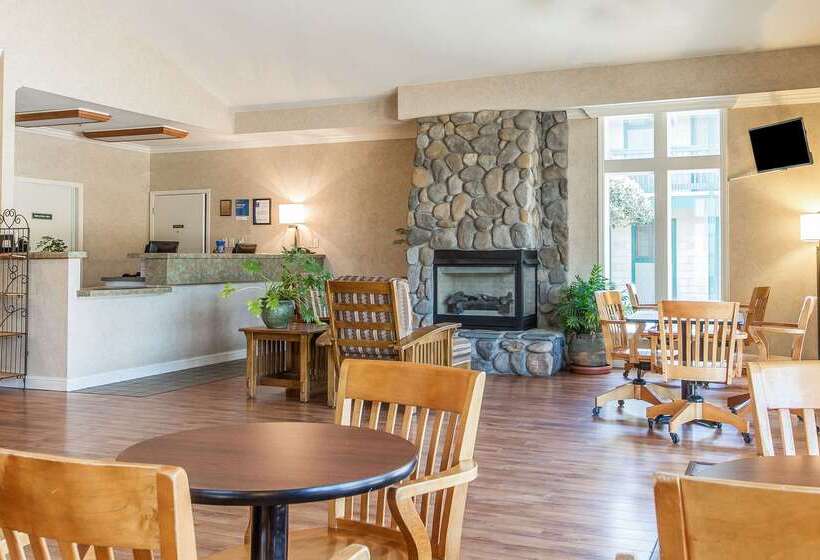 בית מלון כפרי Quality Inn Half Moon Bay Miramar Beach