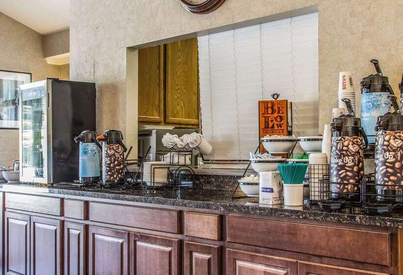 בית מלון כפרי Quality Inn Half Moon Bay Miramar Beach