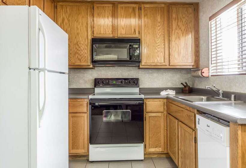 בית מלון כפרי Quality Inn Half Moon Bay Miramar Beach