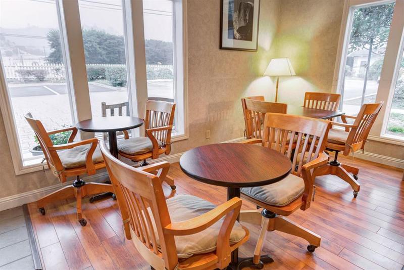 בית מלון כפרי Quality Inn Half Moon Bay Miramar Beach