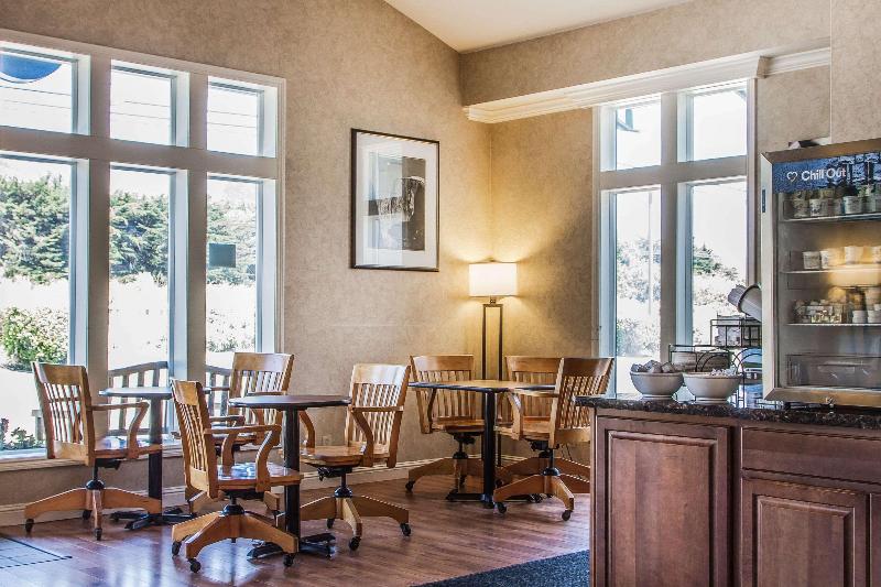 בית מלון כפרי Quality Inn Half Moon Bay Miramar Beach