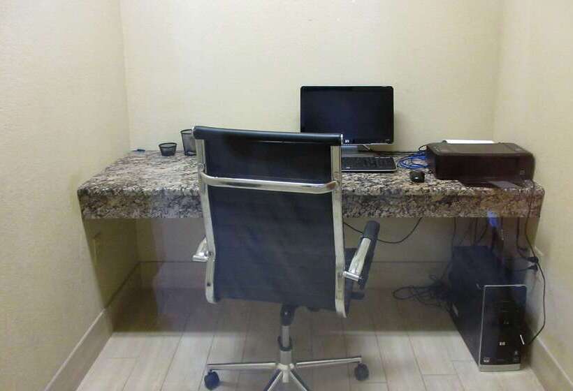 Отель Quality Inn