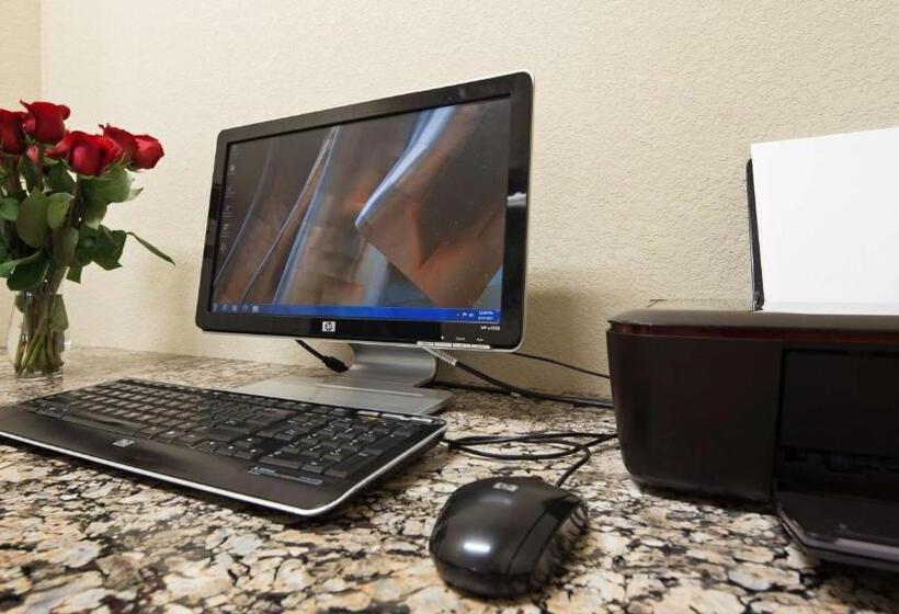 Отель Quality Inn