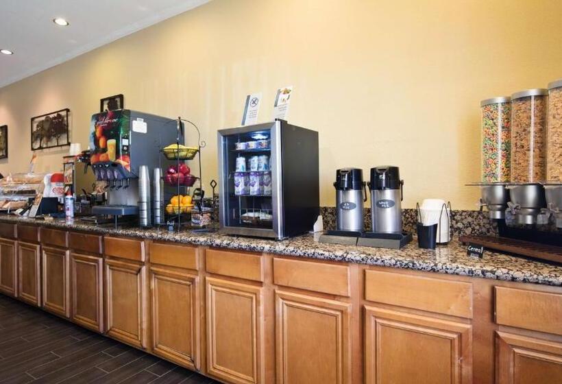 Отель Quality Inn