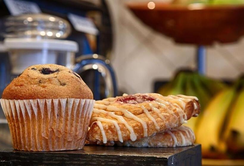 Отель Quality Inn