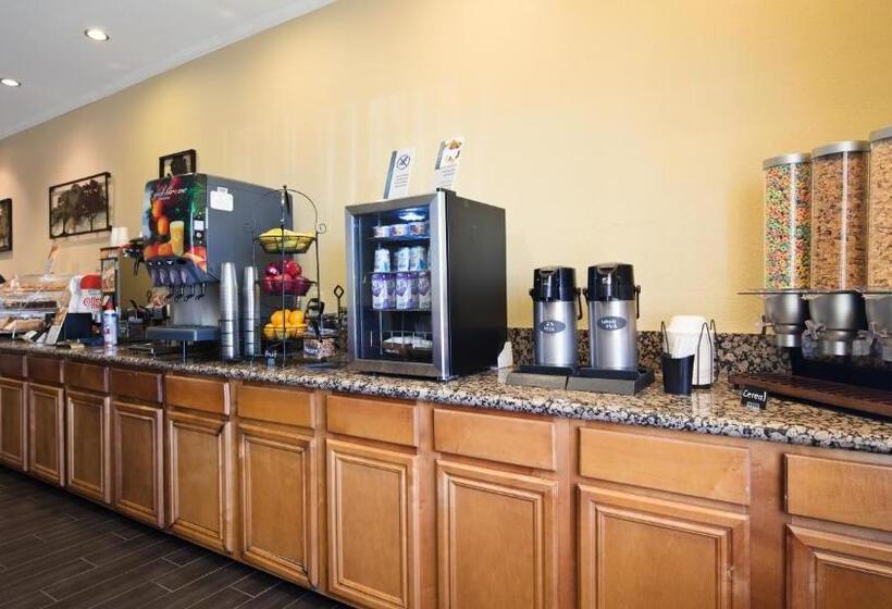 Отель Quality Inn