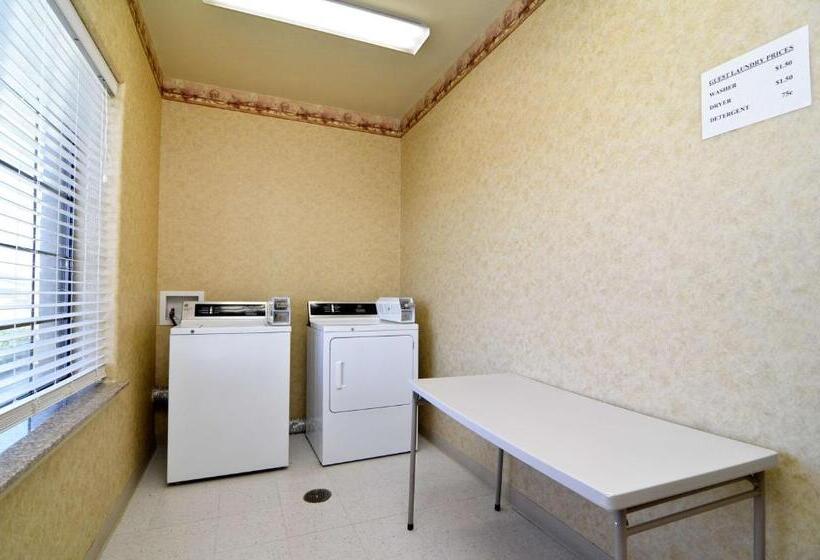 Отель Quality Inn