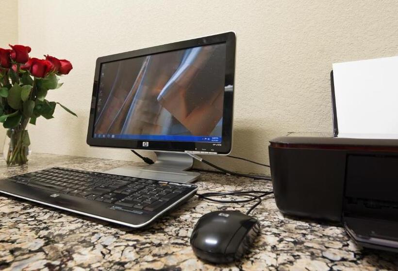 Отель Quality Inn