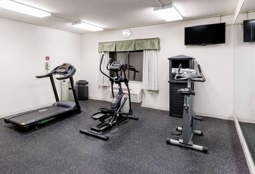בית מלון כפרי Ramada By Wyndham Platte City Kci Airport