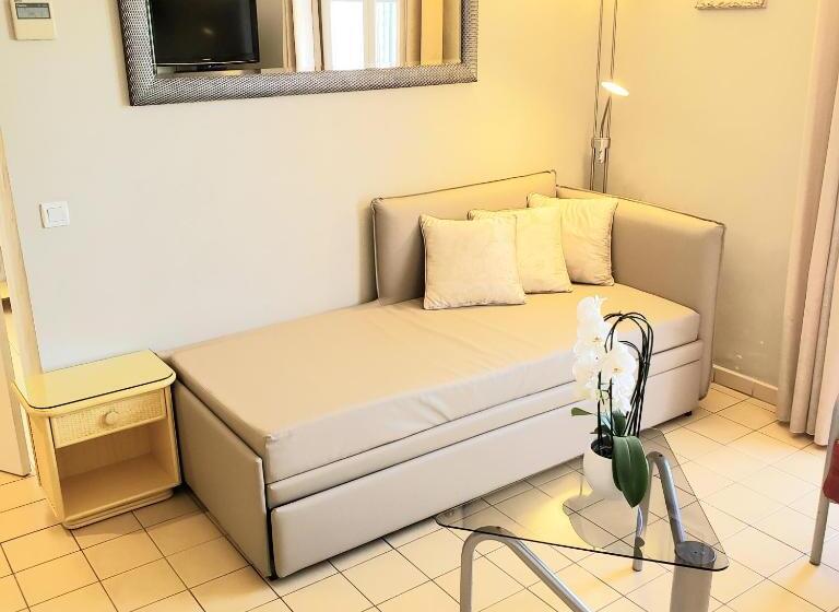 Отель Le Suffren