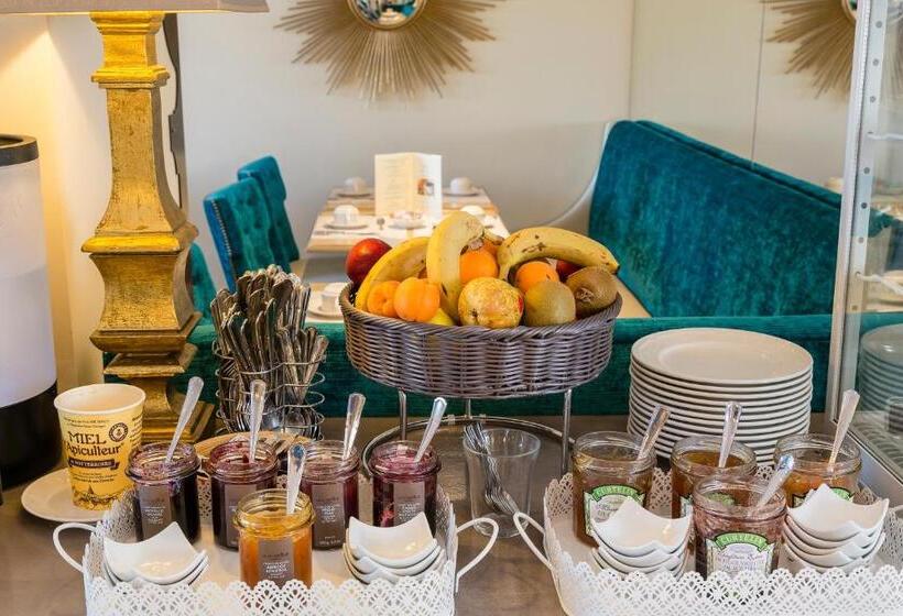 Отель Le Suffren