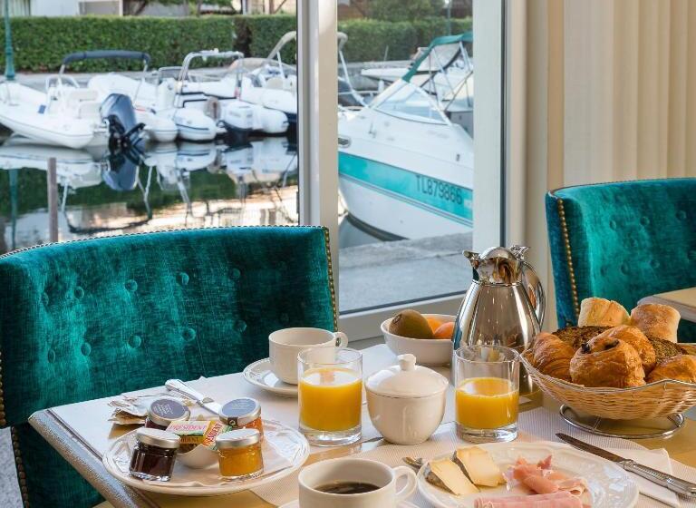 Отель Le Suffren