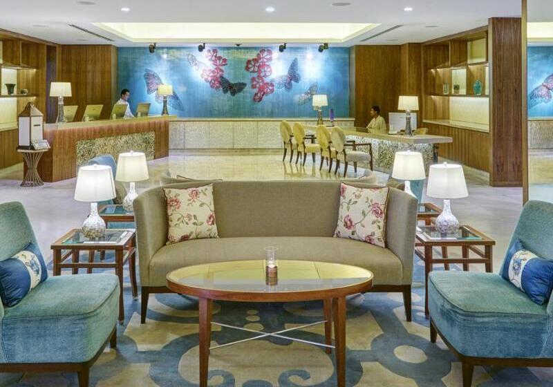 هتل Resorts World Sentosa  Equarius