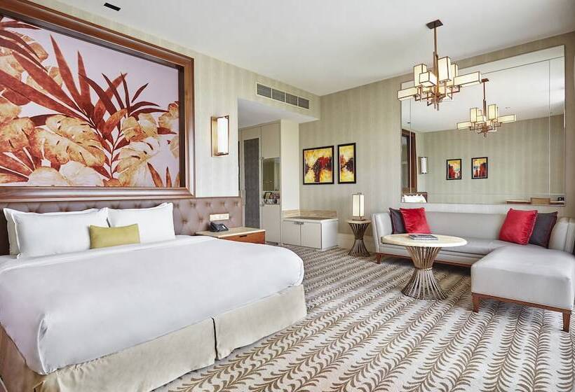 هتل Resorts World Sentosa  Equarius