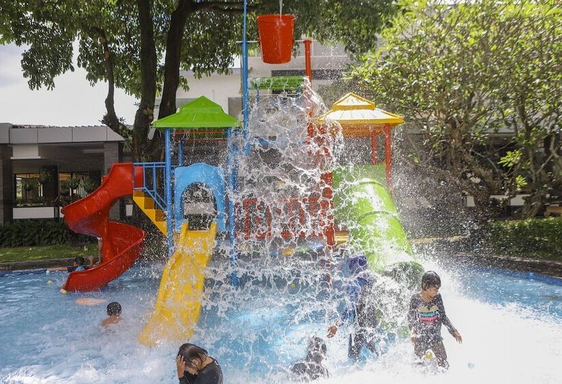 호텔 Royal Ambarrukmo Yogyakarta