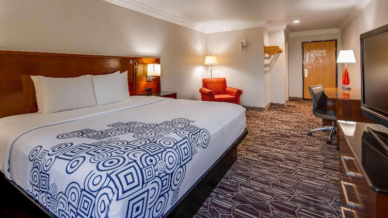 Отель Surestay Plus By Best Western Fort Worth Benbrook