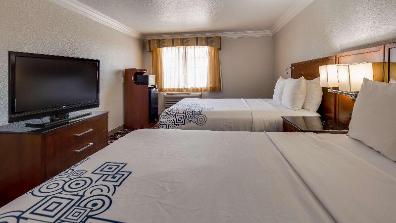 Отель Surestay Plus By Best Western Fort Worth Benbrook