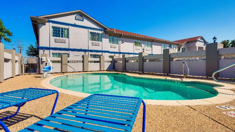 Отель Surestay Plus By Best Western Fort Worth Benbrook