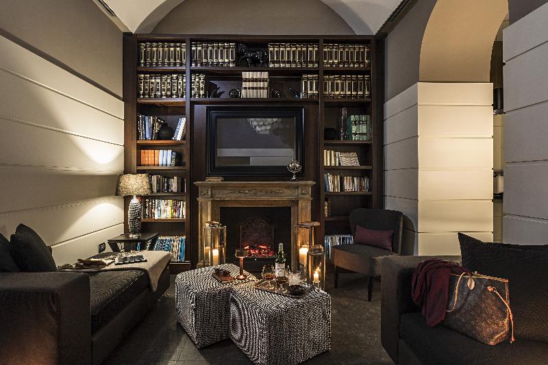 Отель The Independent