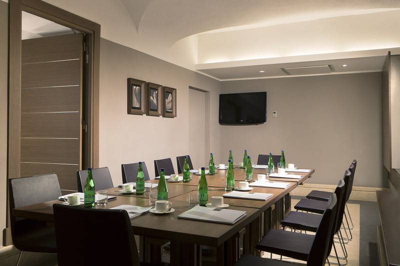 Отель The Independent