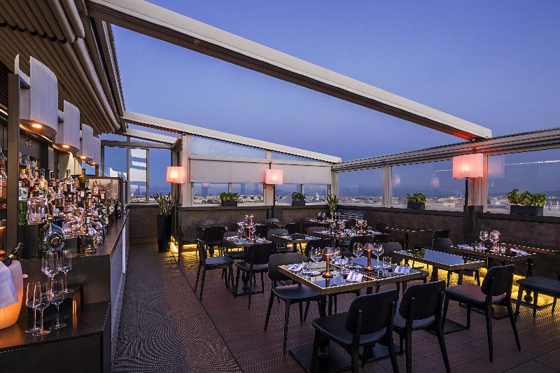 Отель The Independent