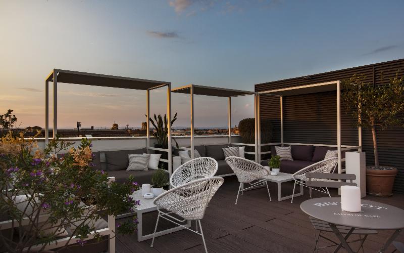 Отель The Independent