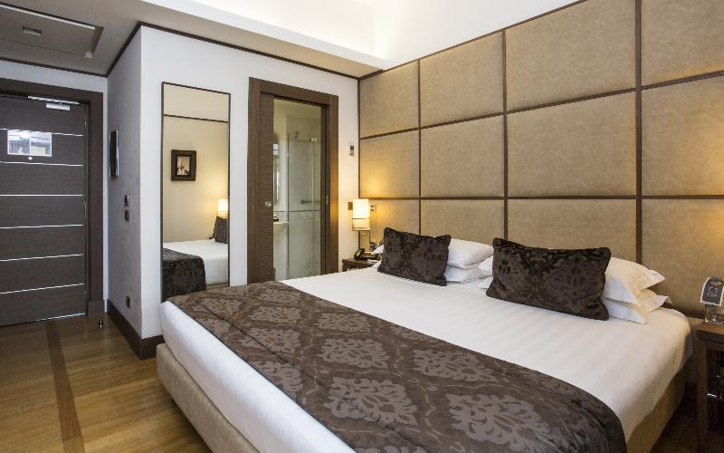 Отель The Independent