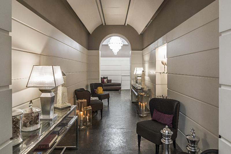 Отель The Independent