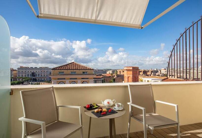 Отель The Independent