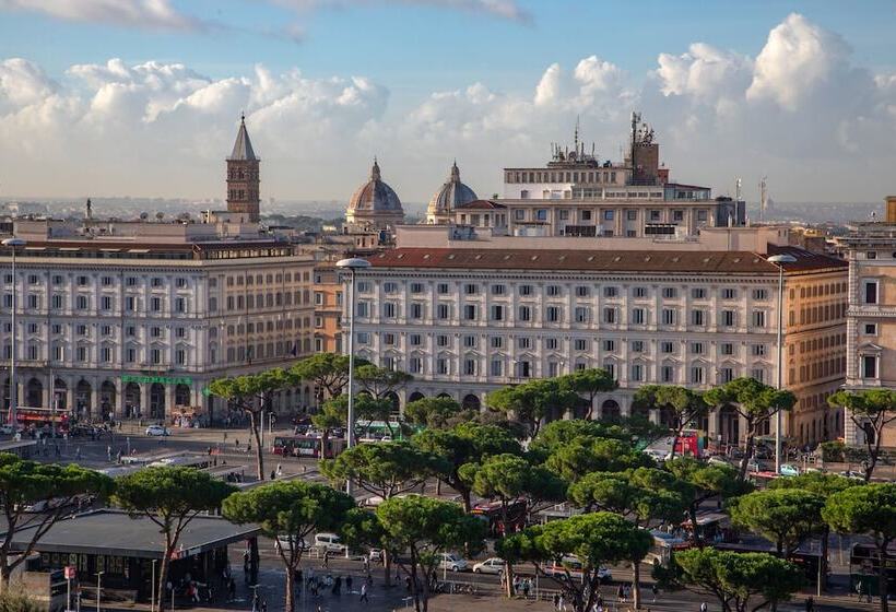 Отель The Independent