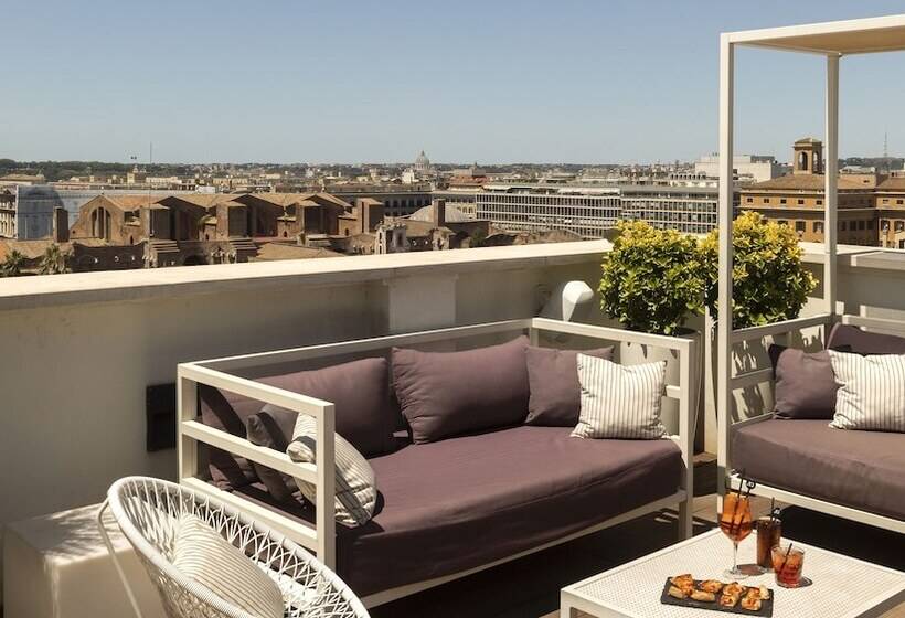 Отель The Independent