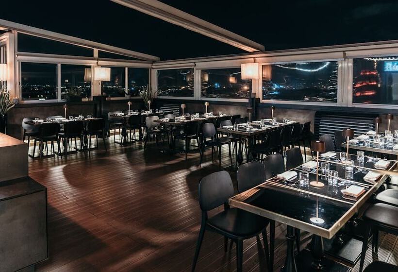 Отель The Independent