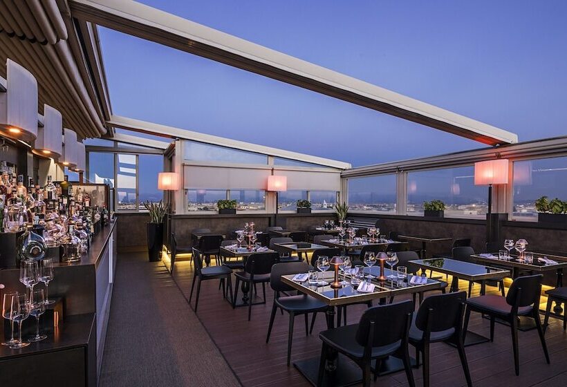 Отель The Independent