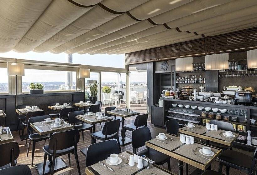 Отель The Independent