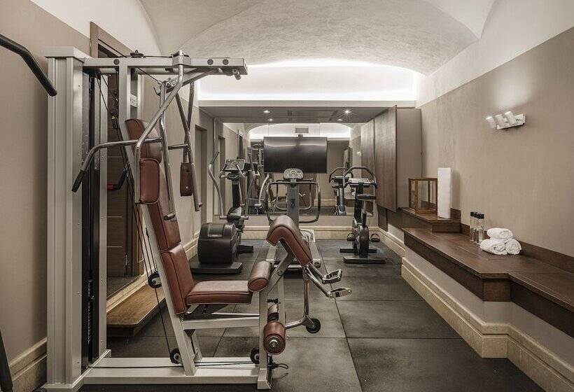 Отель The Independent