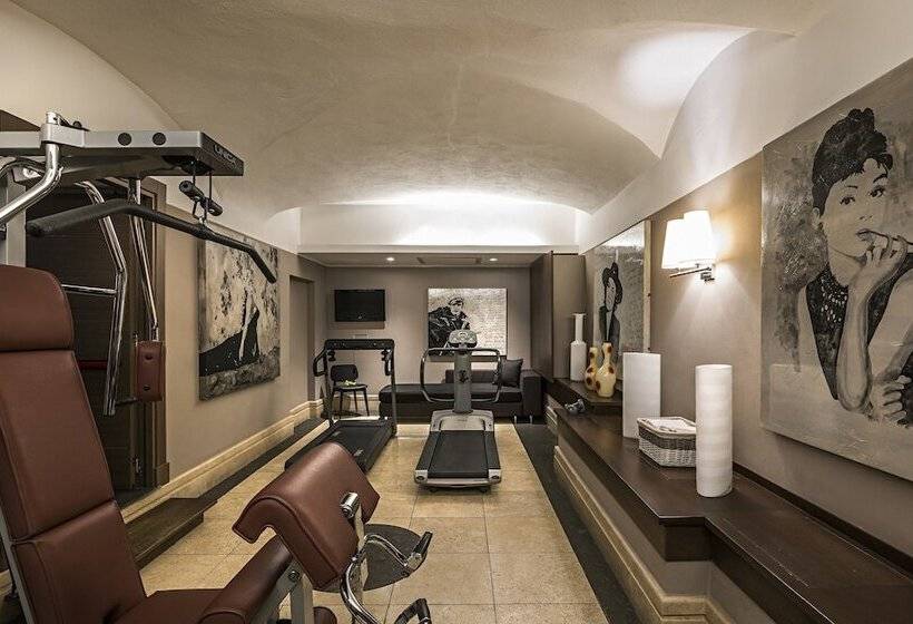 Отель The Independent