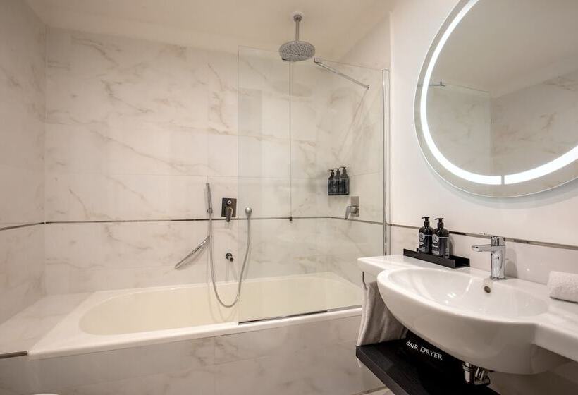 Отель The Independent