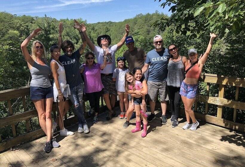 فندق The Smoke House Lodge