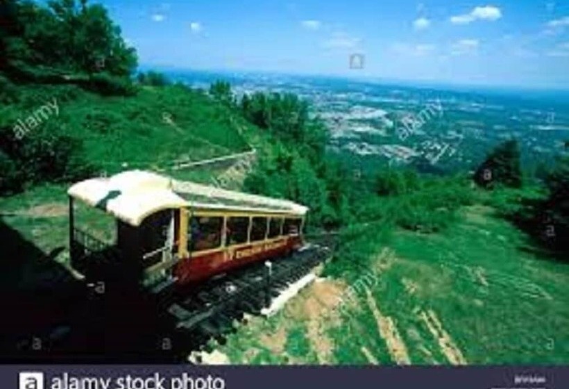 فندق The Smoke House Lodge