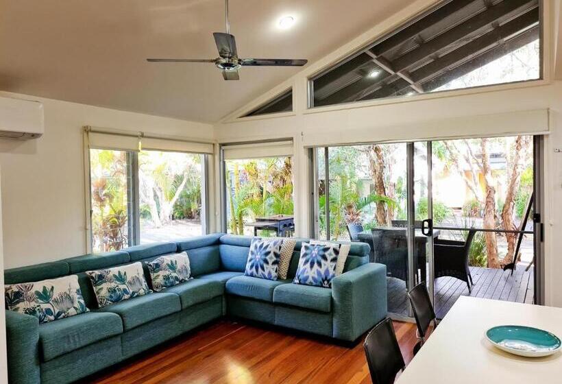 Mobys Beachside Retreat