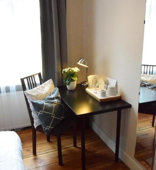 旅馆 Blooms Inn & Apartments